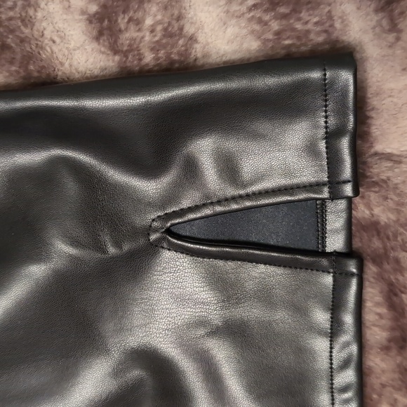 BCBGeneration - Black Faux Leather Mini Skirt - M - Picture 3 of 5